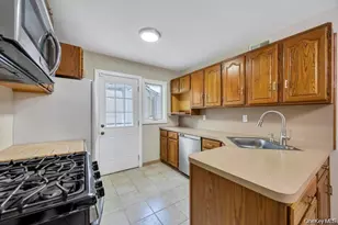 30 A Andover Ln, Hicksville, NY 11801 - Photo 4