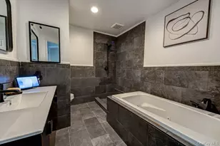 34 Carriage Ln, Plainview, NY 11803 - Photo 12