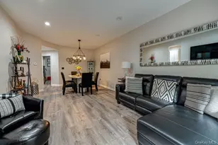34 Carriage Ln, Plainview, NY 11803 - Photo 4