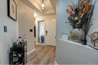 34 Carriage Lane, Plainview, NY 11803 - Photo 2