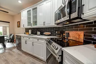 34 Carriage Ln, Plainview, NY 11803 - Photo 6