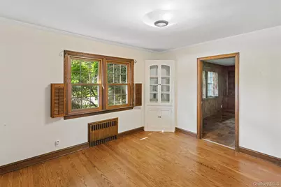 621 Oxford Street, Westbury, NY 11590 - Photo 8