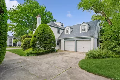 621 Oxford Street, Westbury, NY 11590 - Photo 36