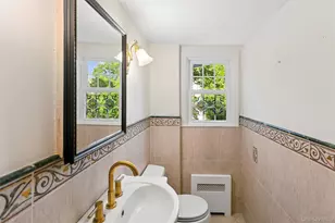 621 Oxford St, Westbury, NY 11590 - Photo 16