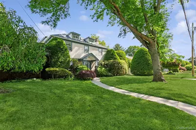621 Oxford Street, Westbury, NY 11590 - Photo 2