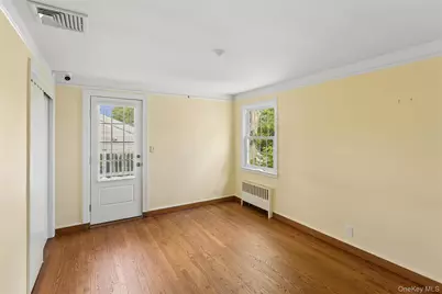 621 Oxford Street, Westbury, NY 11590 - Photo 24