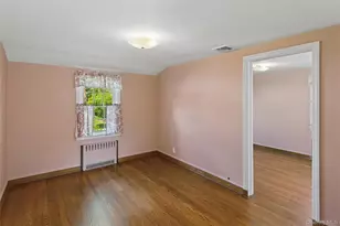 621 Oxford St, Westbury, NY 11590 - Photo 30