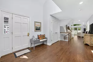 26 Wyndham Close, White Plains, NY 10605 - Photo 2