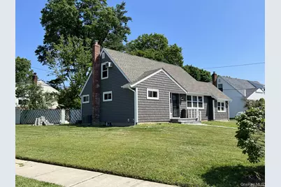 7 Mindy Lane, Westbury, NY 11590 - Photo 2