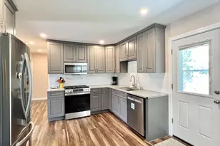 7 Mindy Ln, Westbury, NY 11590 - Photo 8