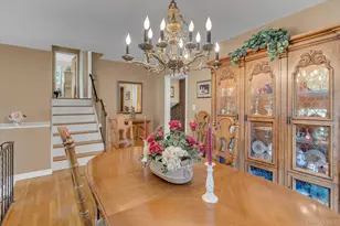 19 Cottage Ct, Huntington Station, NY 11746 - Photo 8