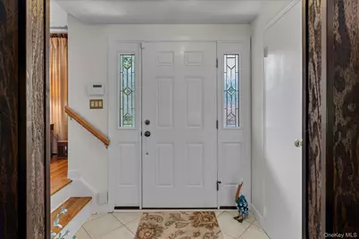 19 Cottage Court, Huntington Station, NY 11746 - Photo 2