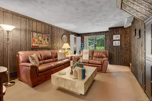 19 Cottage Ct, Huntington Station, NY 11746 - Photo 12