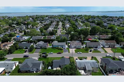 39 Brewster Road W, Massapequa, NY 11758 - Photo 38