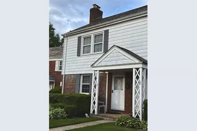 22 Bayview Court, Manhasset, NY 11030 - Photo 1