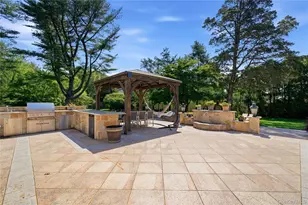 199 Cold Spring Rd, Syosset, NY 11791 - Photo 36