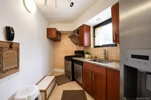 62-36 59th Dr, Maspeth, NY 11378 - Photo 4