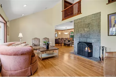 565 Mohawk Road, West Hempstead, NY 11552 - Photo 6