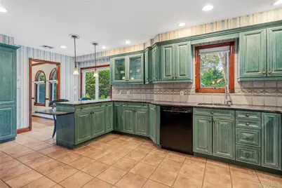 565 Mohawk Road, West Hempstead, NY 11552 - Photo 16
