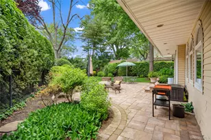 565 Mohawk Rd, West Hempstead, NY 11552 - Photo 38