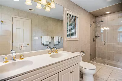 565 Mohawk Road, West Hempstead, NY 11552 - Photo 32