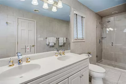 565 Mohawk Road, West Hempstead, NY 11552 - Photo 36