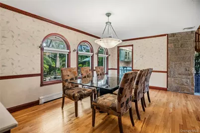 565 Mohawk Road, West Hempstead, NY 11552 - Photo 12