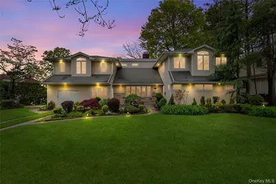 565 Mohawk Road, West Hempstead, NY 11552 - Photo 2