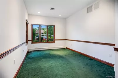 565 Mohawk Road, West Hempstead, NY 11552 - Photo 14
