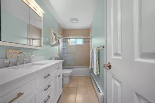 117 Washington Pl, Massapequa, NY 11758 - Photo 4
