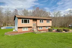 70 Bayberry Dr, Monroe, NY 10950 - Photo 2