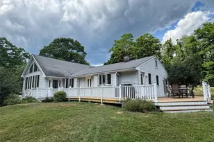 8 Trillium Rd, Pleasant Valley, NY 12569 - Photo 2