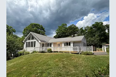 8 Trillium Road, Pleasant Valley, NY 12569 - Photo 32