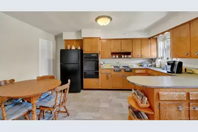561 Logan Avenue, Bronx, NY 10465 - Photo 12