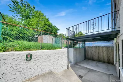 561 Logan Avenue, Bronx, NY 10465 - Photo 10