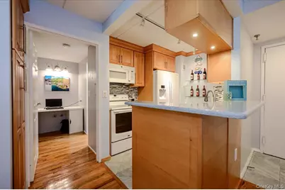 750 W Broadway #3M, Long Beach, NY 11561 - Photo 8