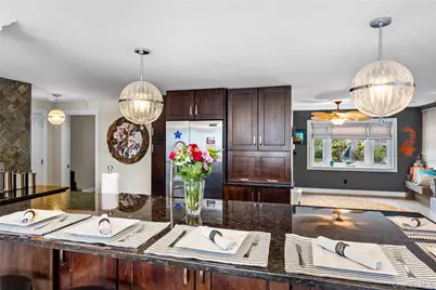 650 S 9th Street, Lindenhurst, NY 11757 - Photo 6