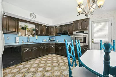 16 Sycamore Lane, Levittown, NY 11756 - Photo 4
