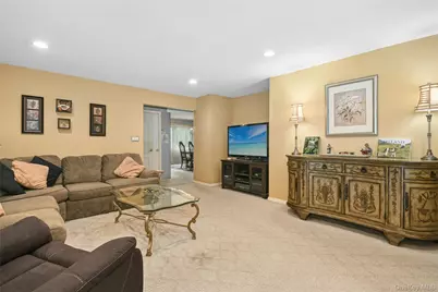 16 Sycamore Lane, Levittown, NY 11756 - Photo 10