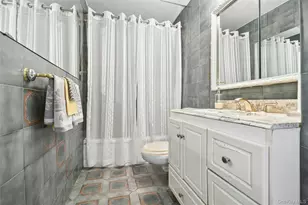 16 Sycamore Ln, Levittown, NY 11756 - Photo 12