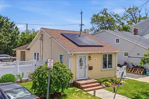 3093 Royal Ave, Oceanside, NY 11572 - Photo 2