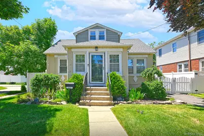 2478 S Saint Marks Avenue, Bellmore, NY 11710 - Photo 2