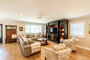 19 Pershing Ave, Babylon, NY 11702 - Photo 4