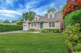 10 Radcliff Blvd, Glen Head, NY 11545 - Photo 2
