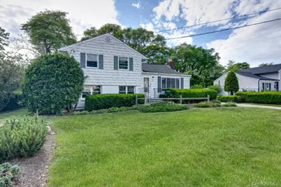 714 Tanglewood Road, West Islip, NY 11795 - Photo 2