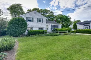 714 Tanglewood Rd, West Islip, NY 11795 - Photo 2