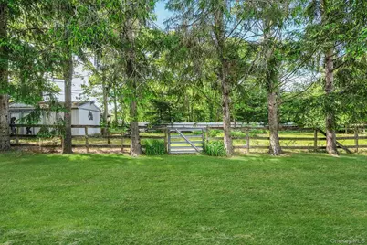 202 Waverly Avenue, Medford, NY 11763 - Photo 38