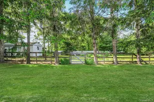 202 Waverly Ave, Medford, NY 11763 - Photo 38