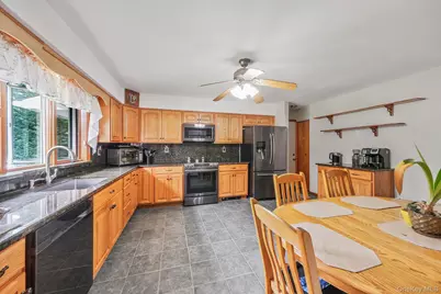 202 Waverly Avenue, Medford, NY 11763 - Photo 10