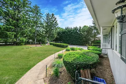 202 Waverly Avenue, Medford, NY 11763 - Photo 4